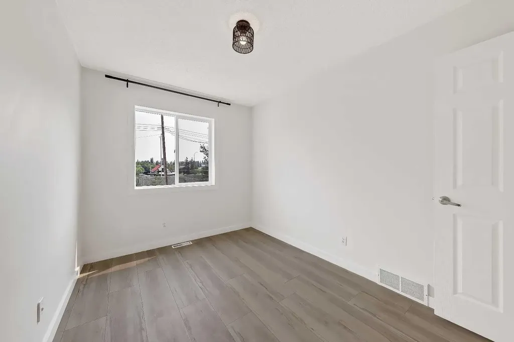 2622 24a Street SW Calgary AB T3E 1W3