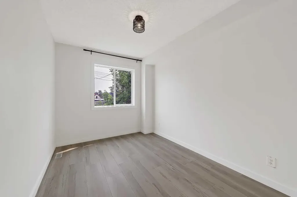 2622 24a Street SW Calgary AB T3E 1W3