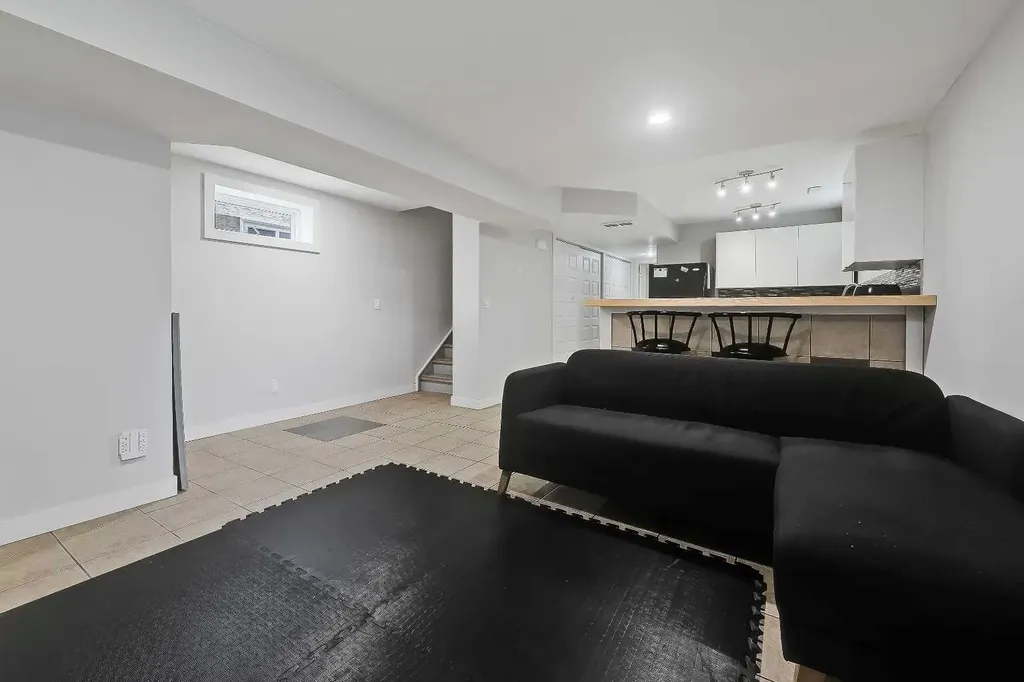 2622 24a Street SW Calgary AB T3E 1W3