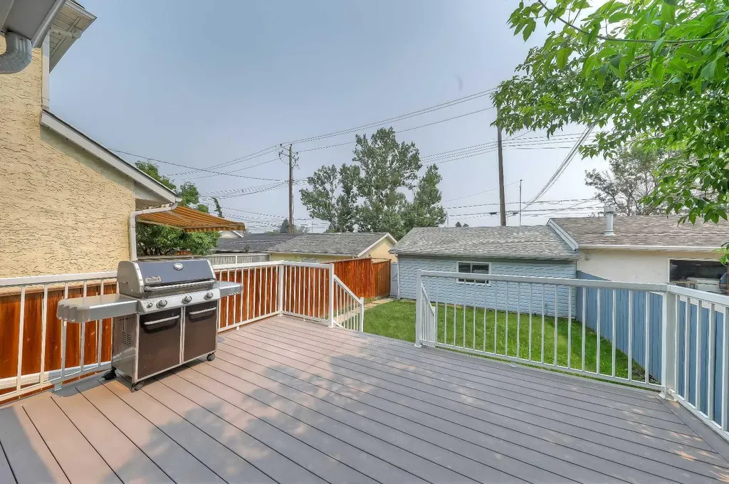 2622 24a Street SW Calgary AB T3E 1W3