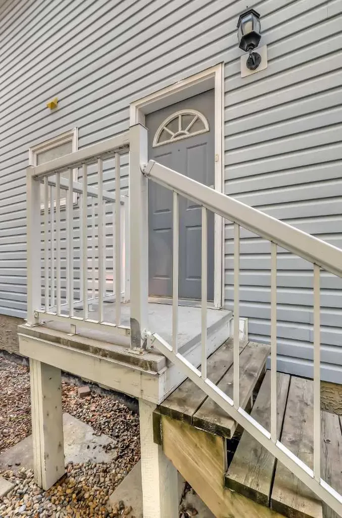 2622 24a Street SW Calgary AB T3E 1W3