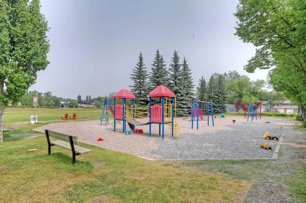 2622 24a Street SW Calgary AB T3E 1W3