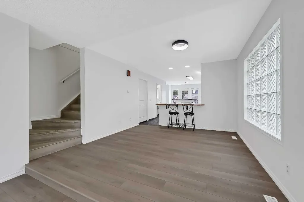 2622 24a Street SW Calgary AB T3E 1W3