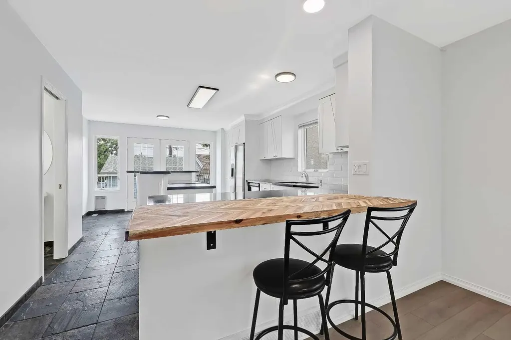 2622 24a Street SW Calgary AB T3E 1W3
