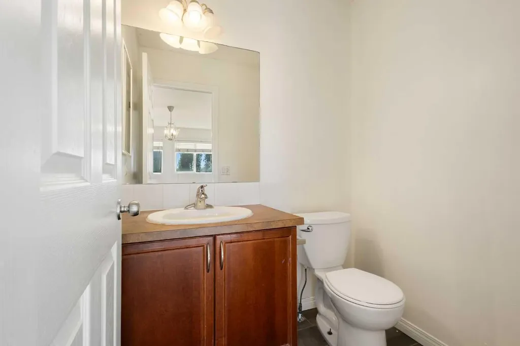 78 Cougar Plateau Way SW Calgary AB T3H 5S4