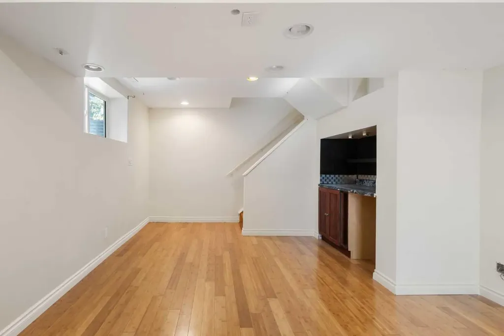 78 Cougar Plateau Way SW Calgary AB T3H 5S4