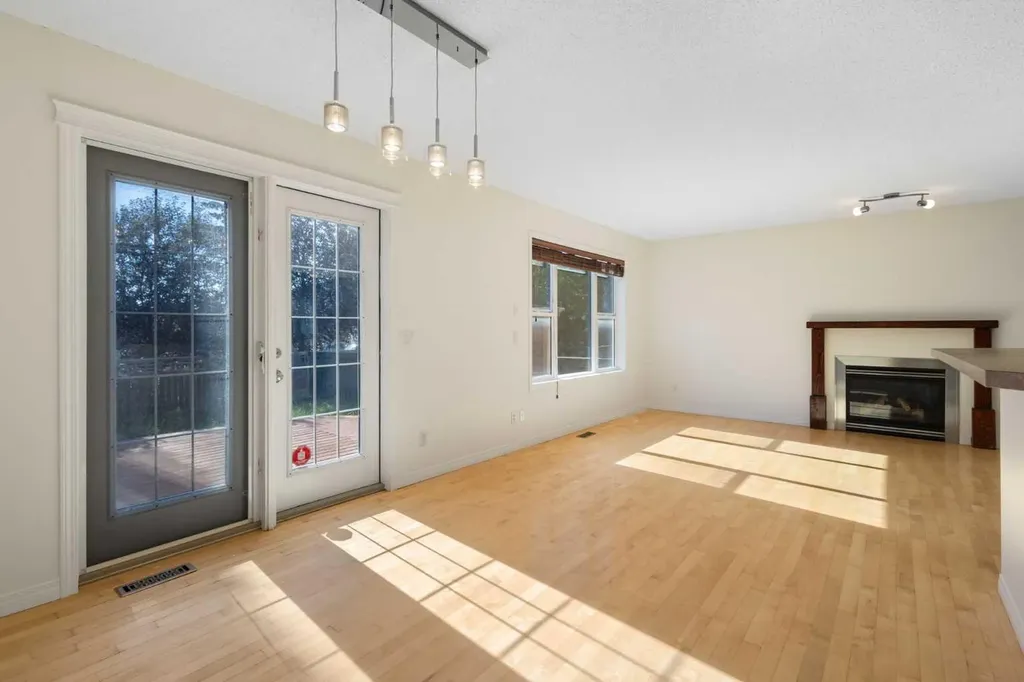 78 Cougar Plateau Way SW Calgary AB T3H 5S4