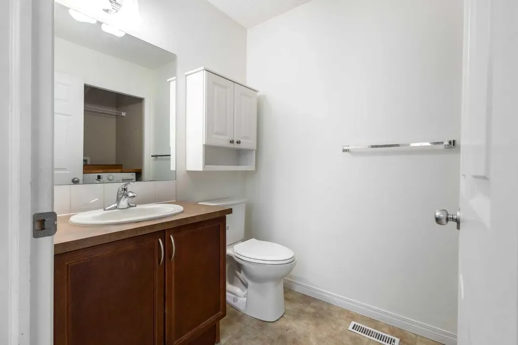 78 Cougar Plateau Way SW Calgary AB T3H 5S4