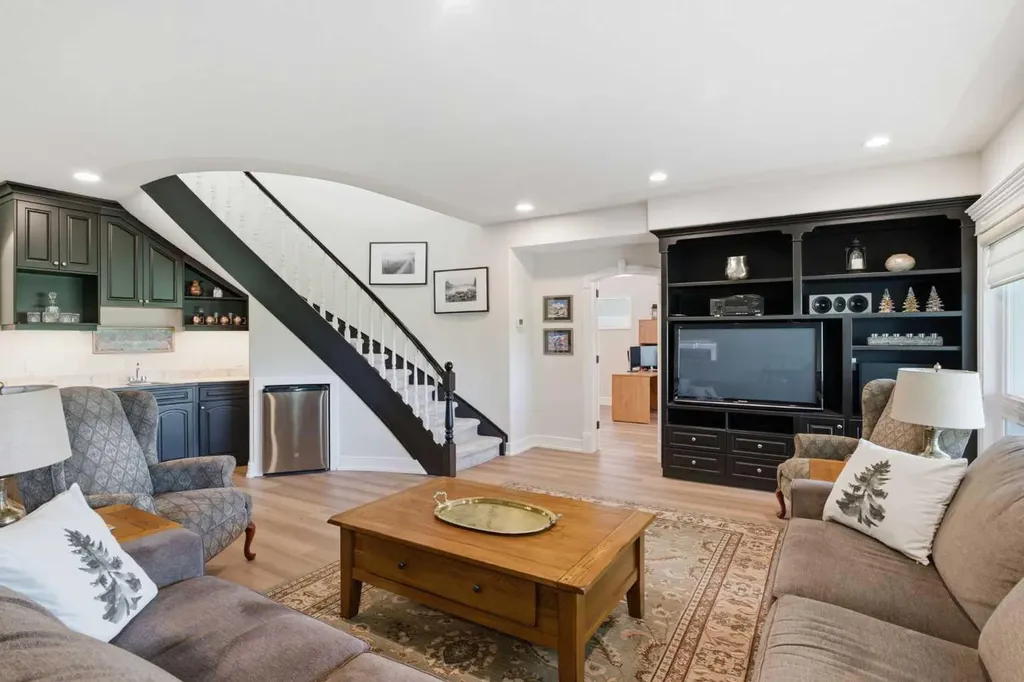 167 Valley Ridge Green NW Calgary AB T3B 5L6