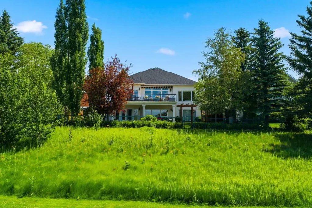 167 Valley Ridge Green NW Calgary AB T3B 5L6