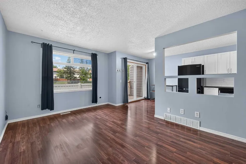 14736 Deerfield Drive SE Calgary AB T2J 5Y1