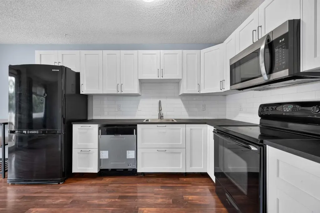 14736 Deerfield Drive SE Calgary AB T2J 5Y1