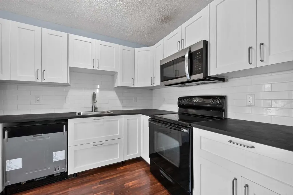 14736 Deerfield Drive SE Calgary AB T2J 5Y1