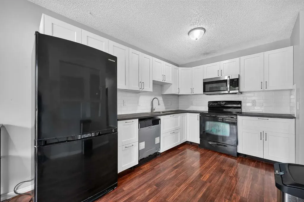14736 Deerfield Drive SE Calgary AB T2J 5Y1