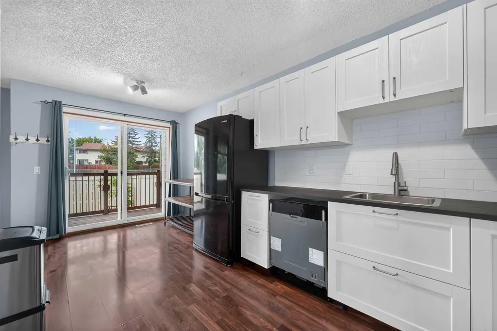 14736 Deerfield Drive SE Calgary AB T2J 5Y1