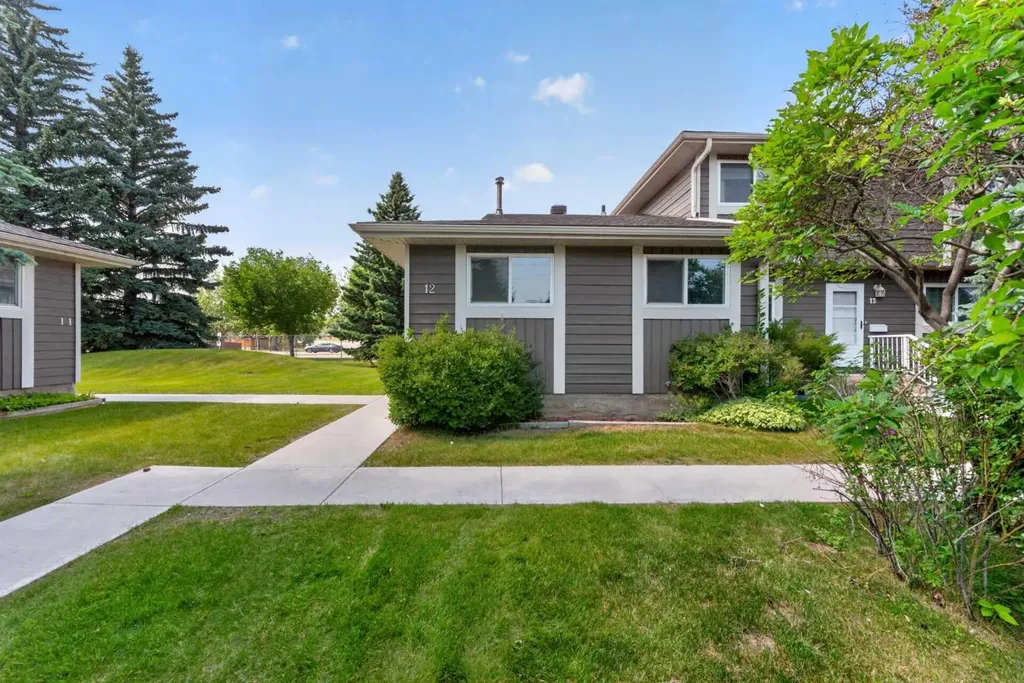 14736 Deerfield Drive SE Calgary AB T2J 5Y1