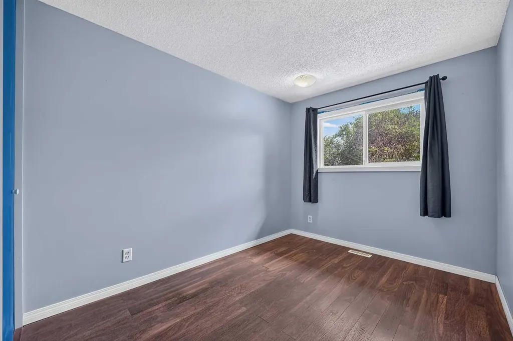 14736 Deerfield Drive SE Calgary AB T2J 5Y1