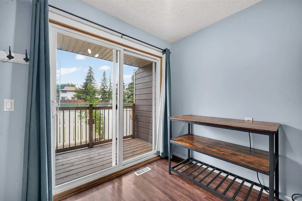 14736 Deerfield Drive SE Calgary AB T2J 5Y1