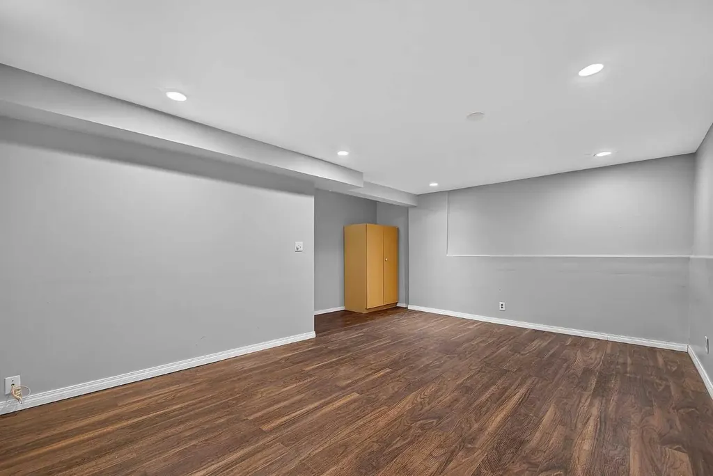 14736 Deerfield Drive SE Calgary AB T2J 5Y1