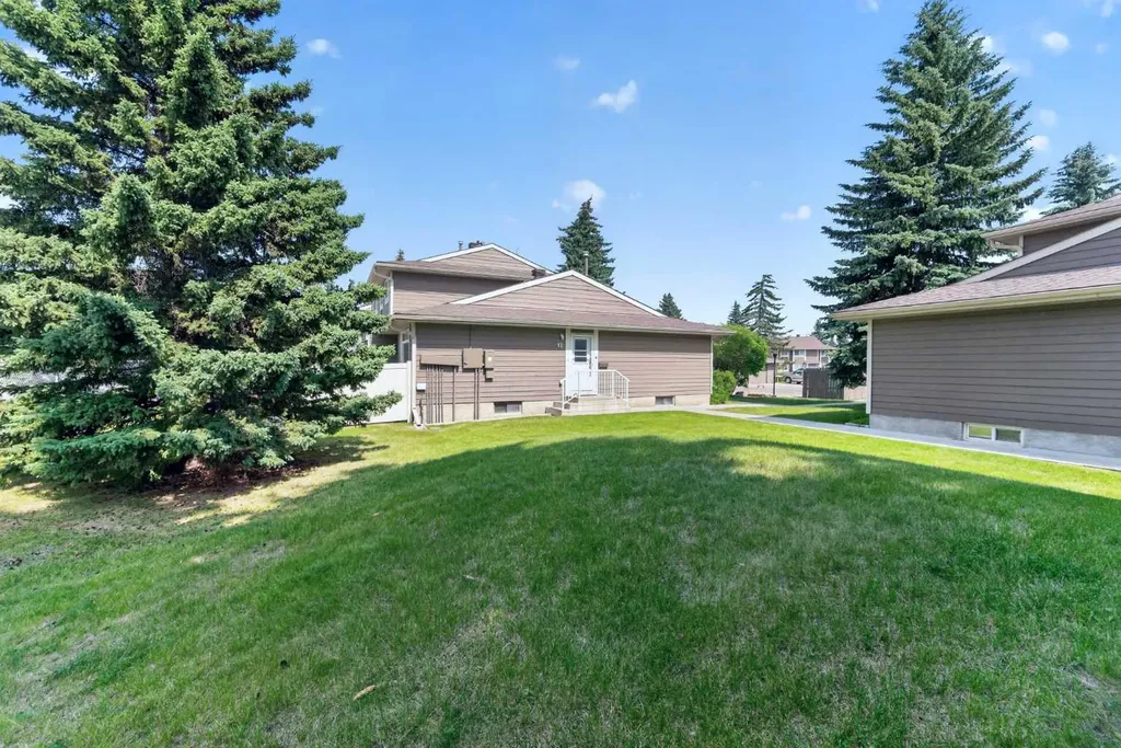 14736 Deerfield Drive SE Calgary AB T2J 5Y1
