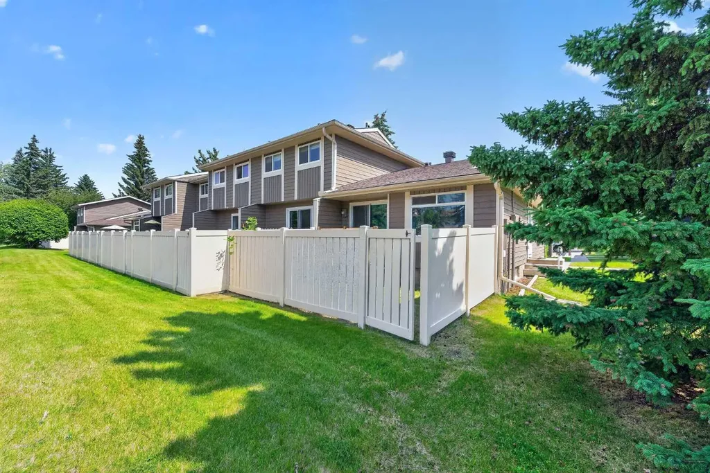 14736 Deerfield Drive SE Calgary AB T2J 5Y1
