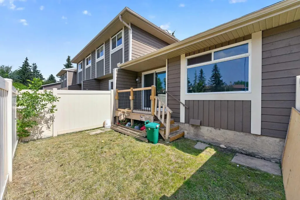 14736 Deerfield Drive SE Calgary AB T2J 5Y1
