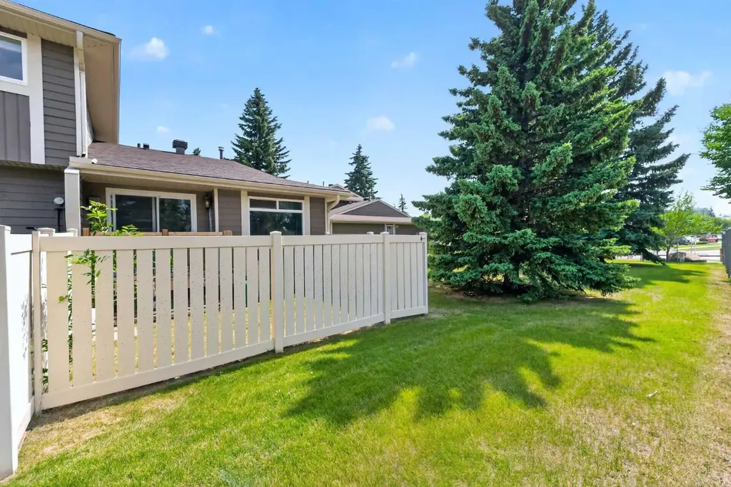 14736 Deerfield Drive SE Calgary AB T2J 5Y1