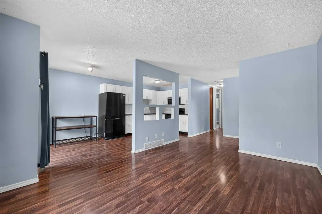 14736 Deerfield Drive SE Calgary AB T2J 5Y1