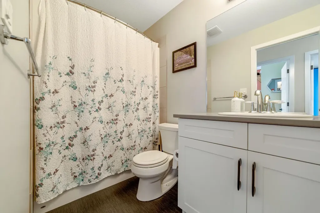 489 Devonia Way W Lethbridge AB T1J 5J6