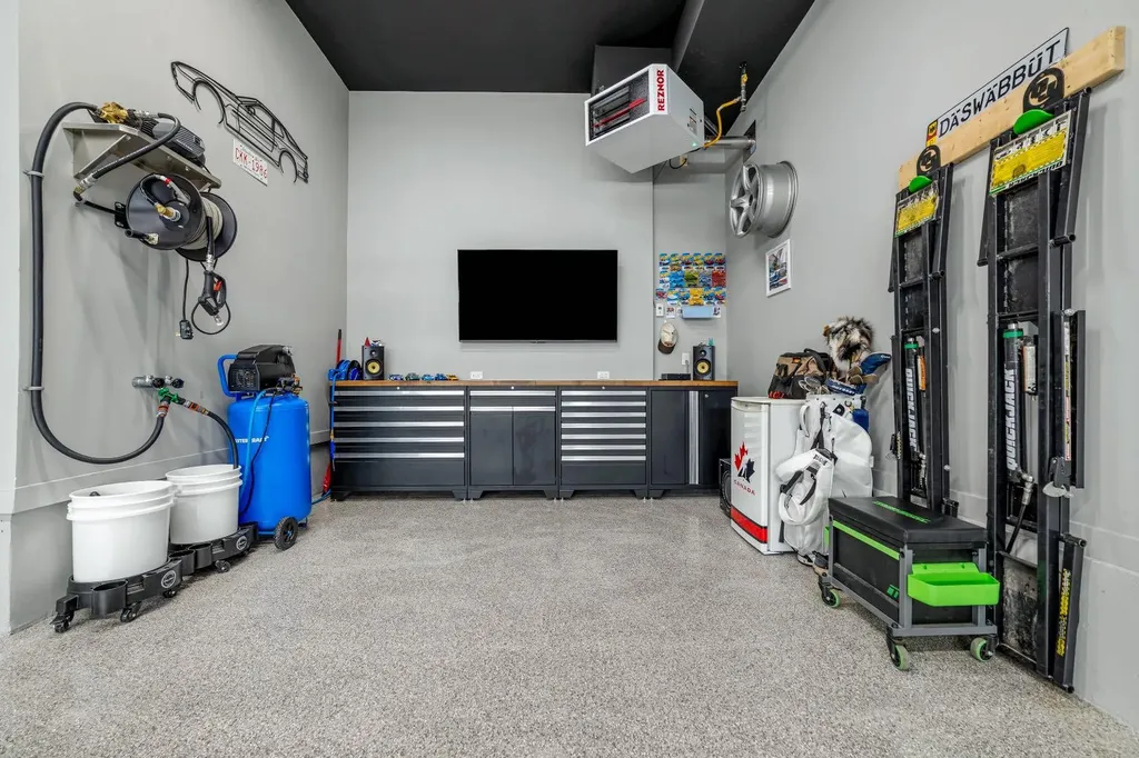 489 Devonia Way W Lethbridge AB T1J 5J6