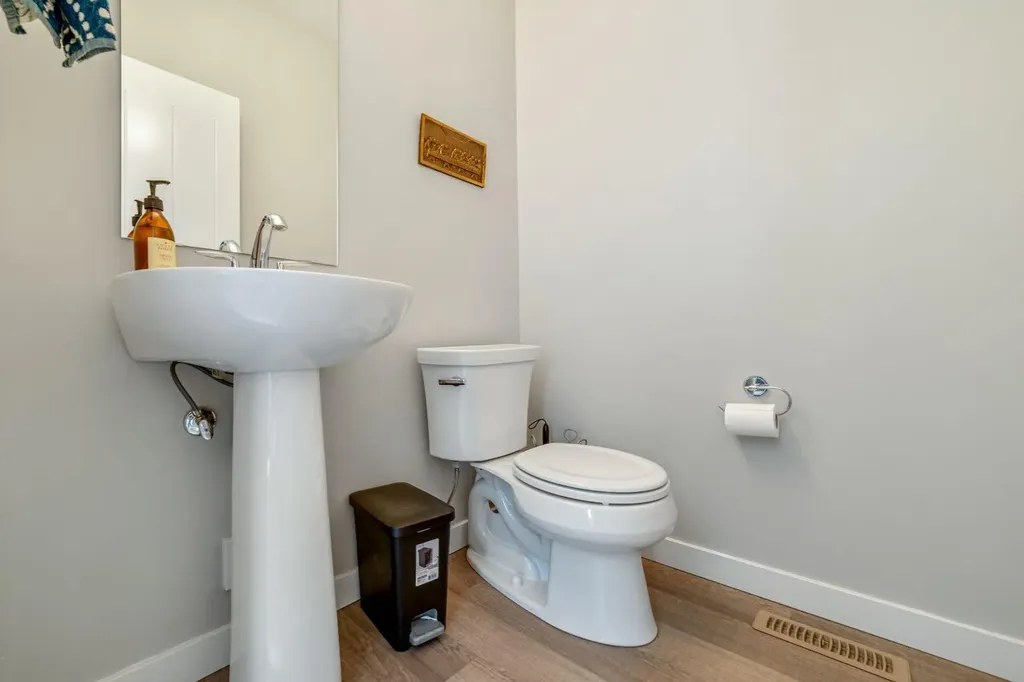 489 Devonia Way W Lethbridge AB T1J 5J6
