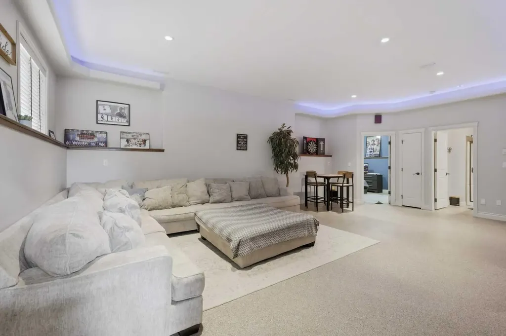 95 Regatta Way Sylvan Lake AB T4S0C9