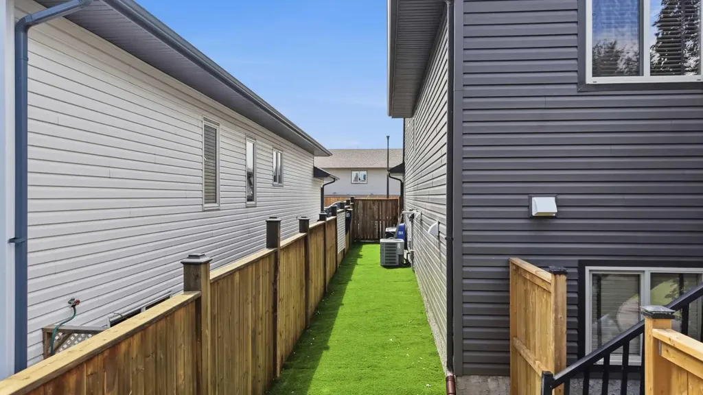 95 Regatta Way Sylvan Lake AB T4S0C9