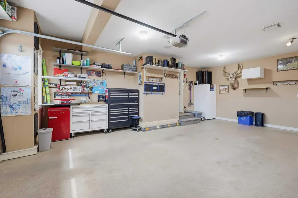 95 Regatta Way Sylvan Lake AB T4S0C9