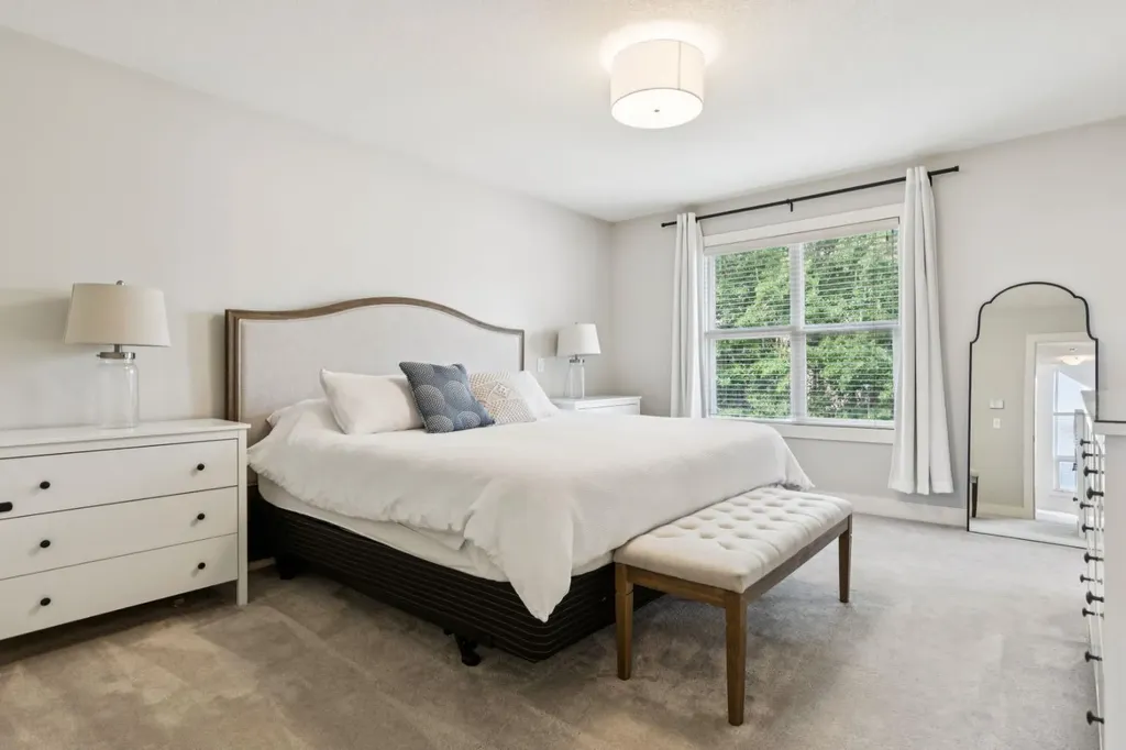 70 Cortina Way SW Calgary AB T3H 0L7