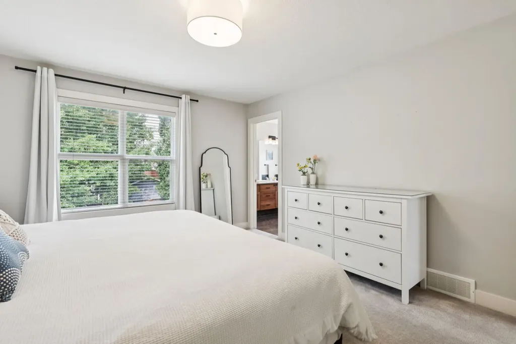 70 Cortina Way SW Calgary AB T3H 0L7