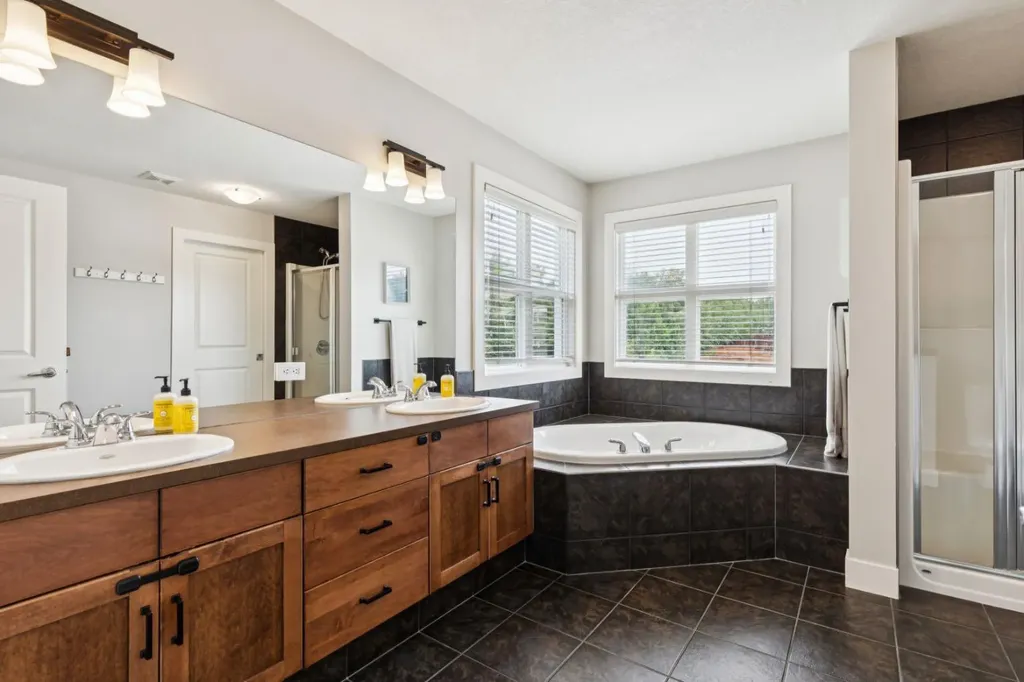 70 Cortina Way SW Calgary AB T3H 0L7