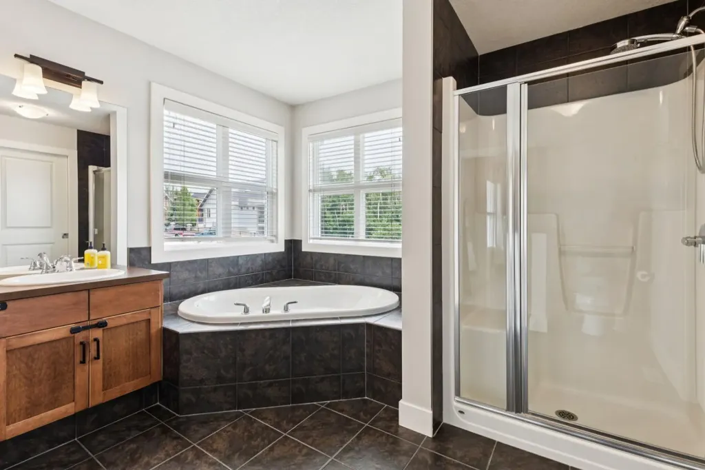70 Cortina Way SW Calgary AB T3H 0L7