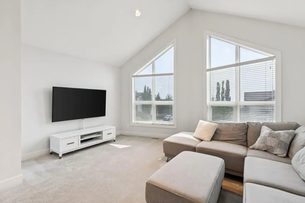 70 Cortina Way SW Calgary AB T3H 0L7