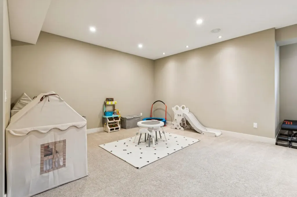 70 Cortina Way SW Calgary AB T3H 0L7