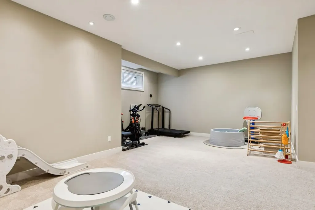 70 Cortina Way SW Calgary AB T3H 0L7