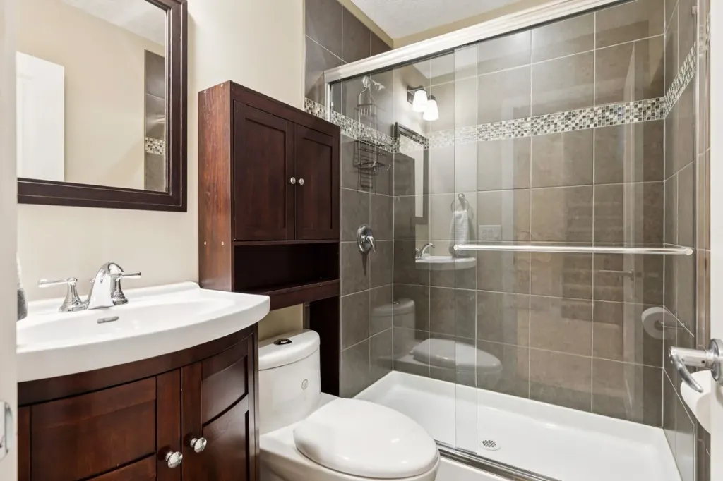 70 Cortina Way SW Calgary AB T3H 0L7