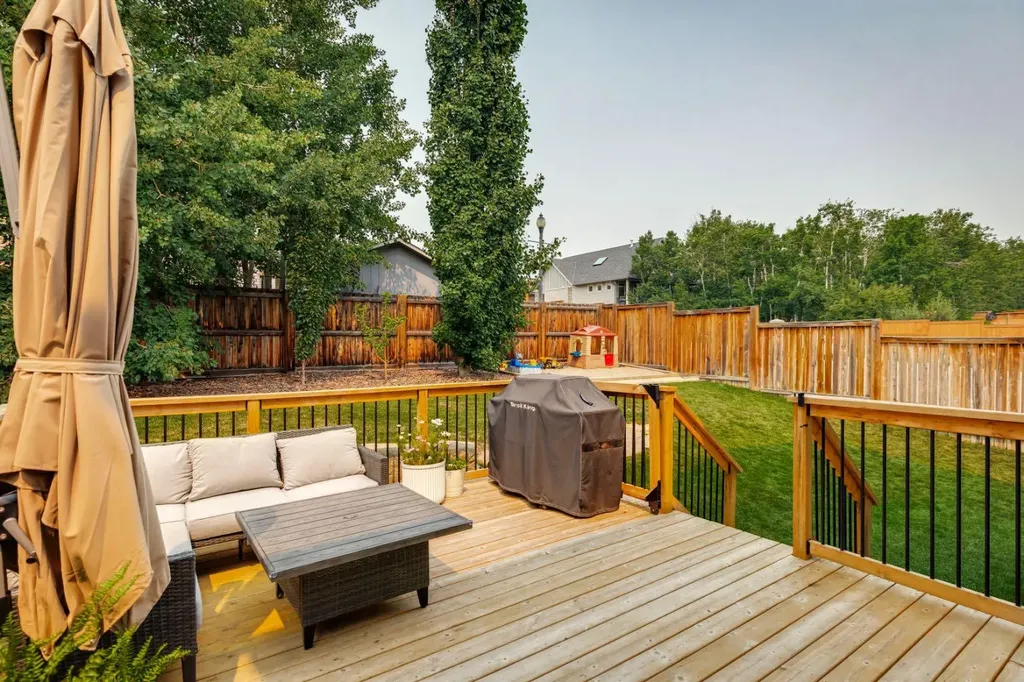 70 Cortina Way SW Calgary AB T3H 0L7