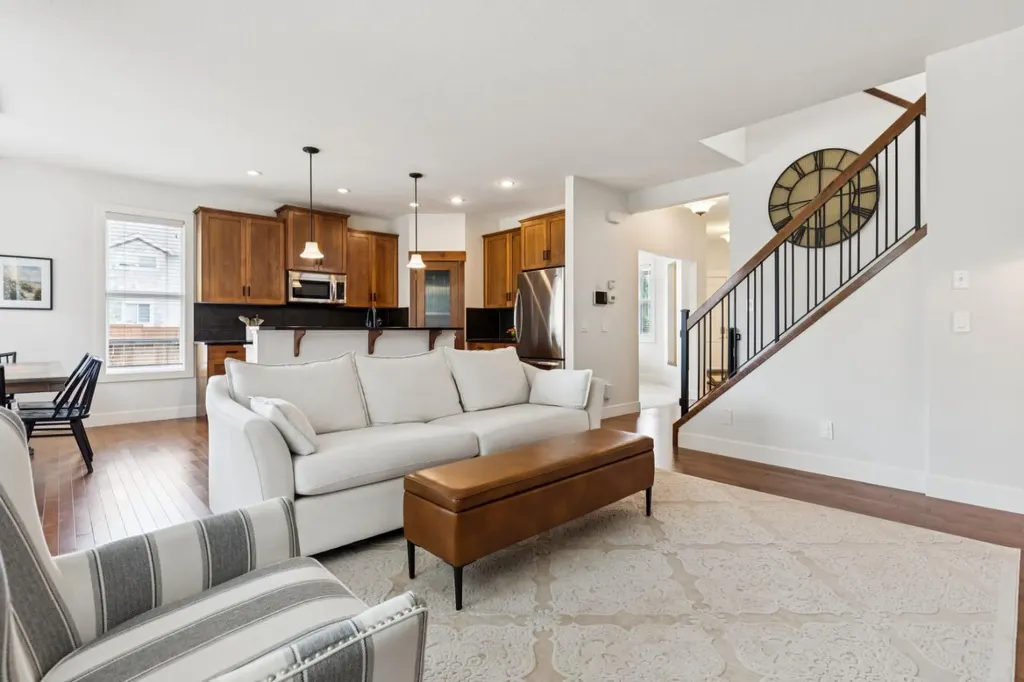 70 Cortina Way SW Calgary AB T3H 0L7