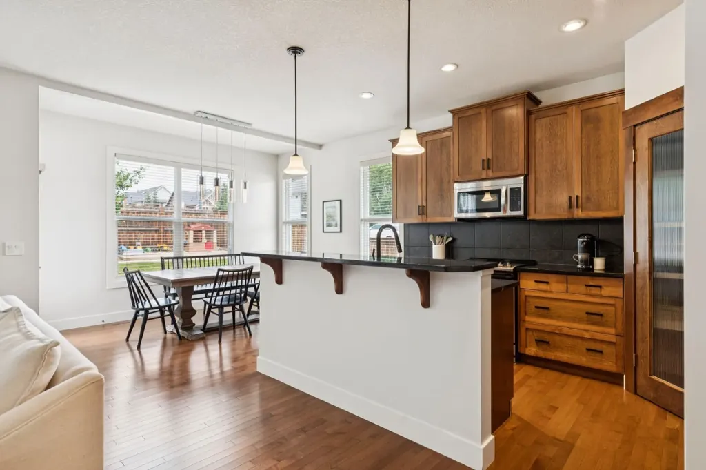 70 Cortina Way SW Calgary AB T3H 0L7
