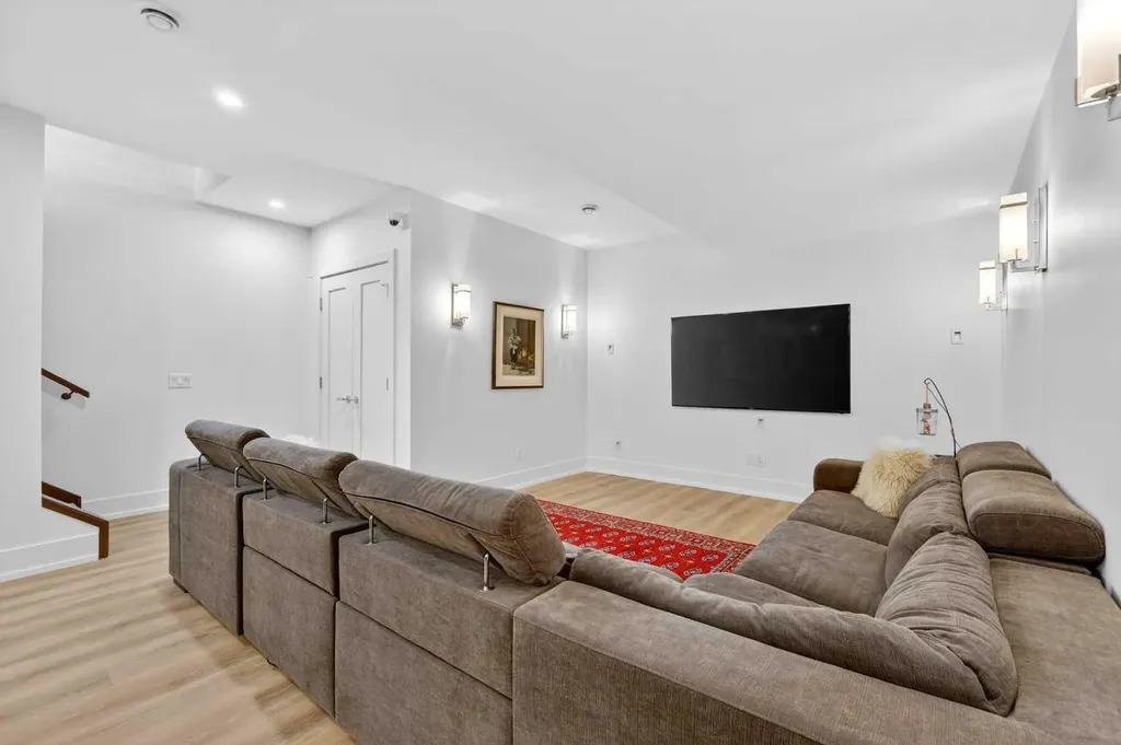 3936 1a Street SW Calgary AB T2S 1R7