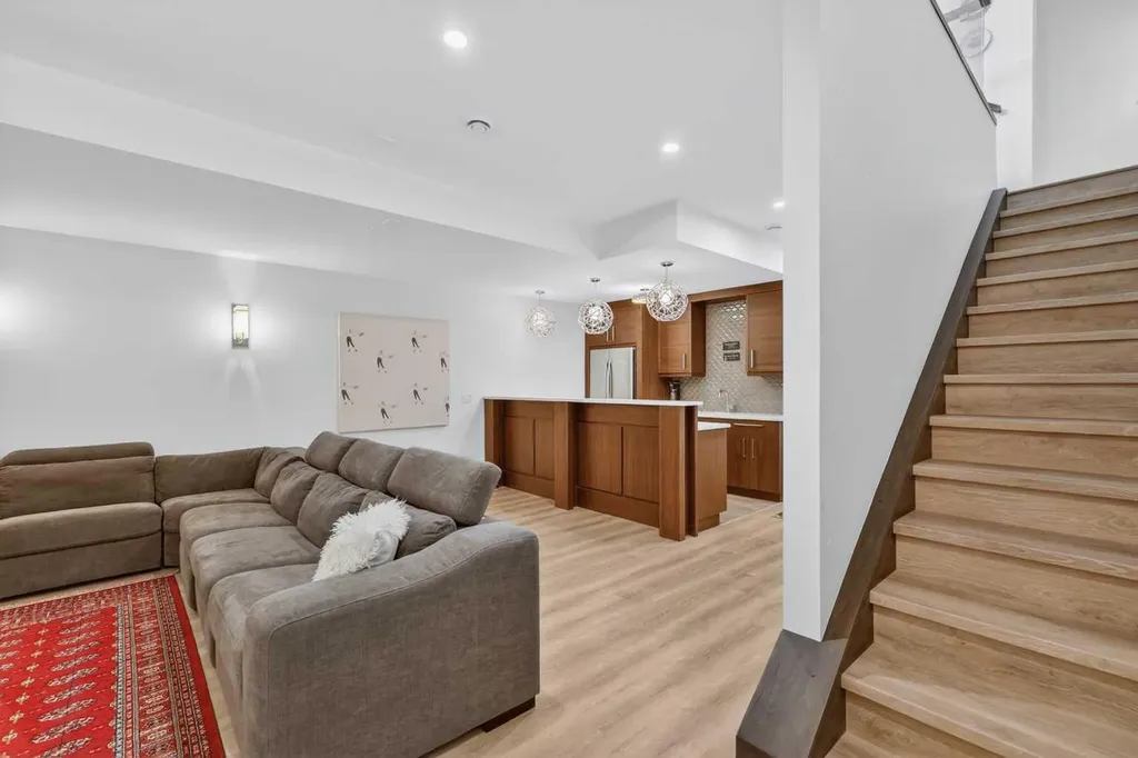 3936 1a Street SW Calgary AB T2S 1R7