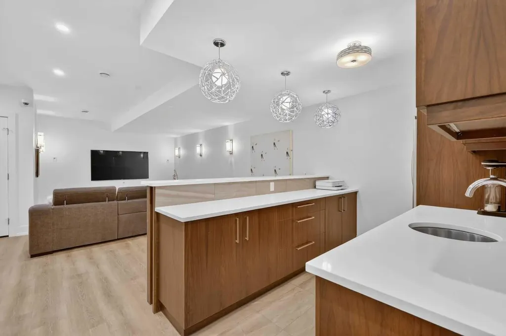 3936 1a Street SW Calgary AB T2S 1R7