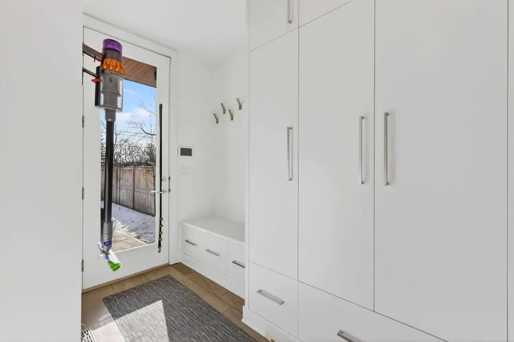 3936 1a Street SW Calgary AB T2S 1R7