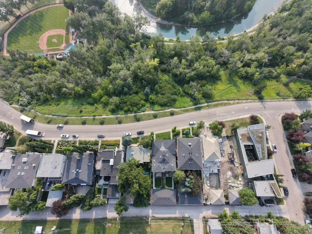 3936 1a Street SW Calgary AB T2S 1R7